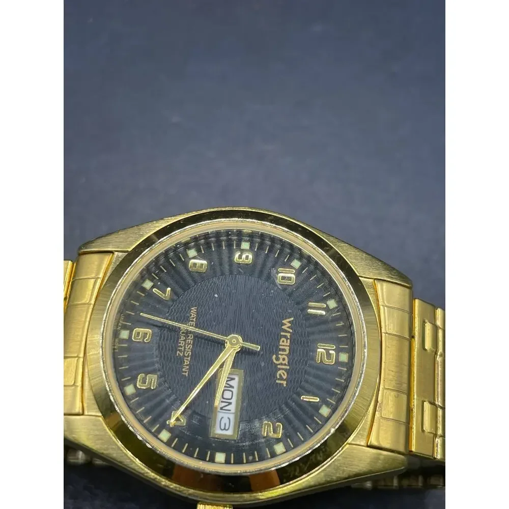 Wrangler Hero Quartz Wristwatch Gold Tone Black Dial Day Date Expansion Band